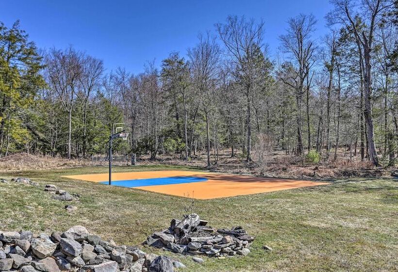 Catskills Cabin Escape With Deck And Fire Pit!