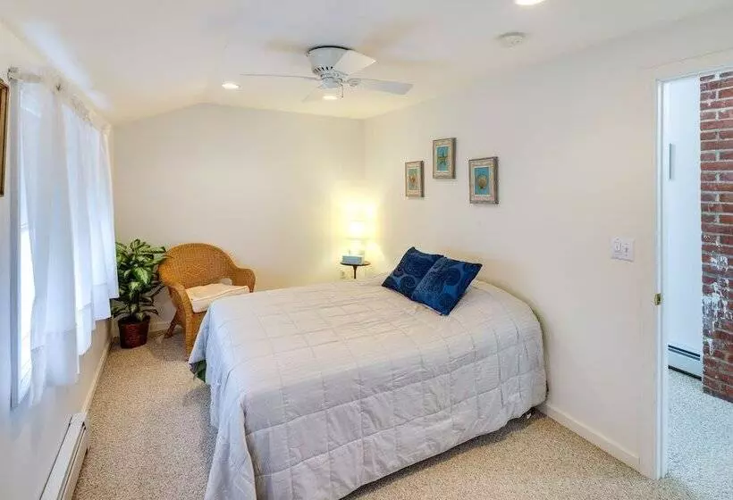 Charming Old Saybrook Home: Half Mi To Sand & Sea!