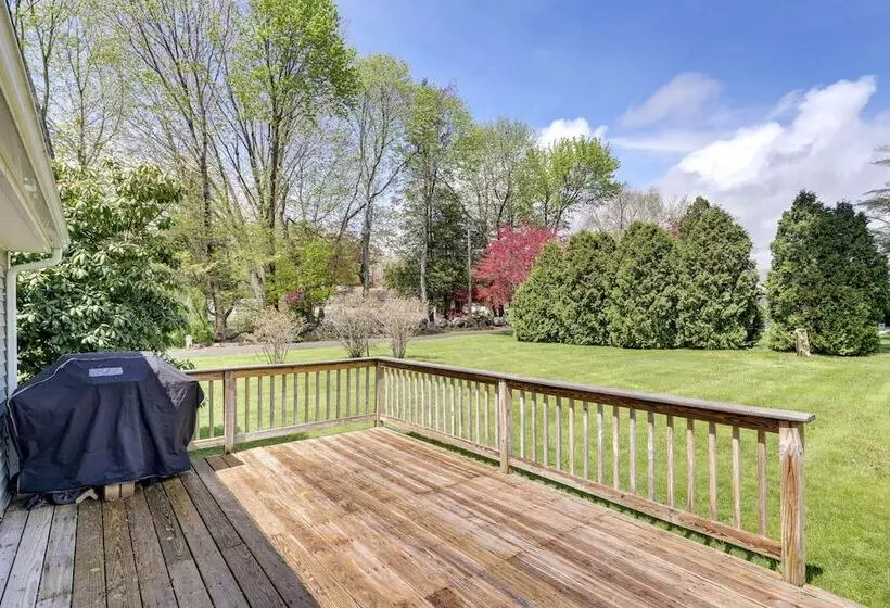 Charming Old Saybrook Home: Half Mi To Sand & Sea!