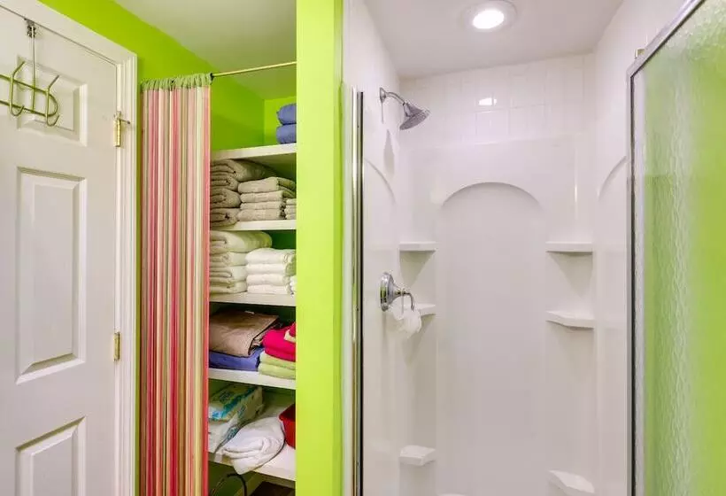 Charming Old Saybrook Home: Half Mi To Sand & Sea!