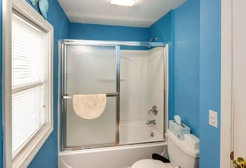 Charming Old Saybrook Home: Half Mi To Sand & Sea!