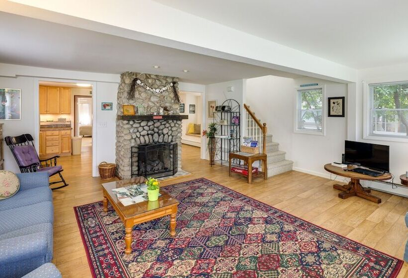 Charming Old Saybrook Home: Half Mi To Sand & Sea!