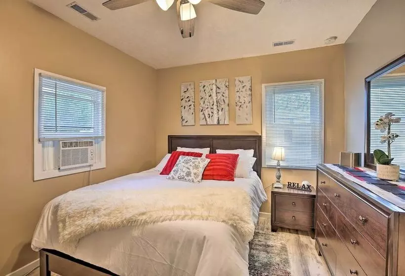 Council Bluffs Cottage: Proximity To Parks!