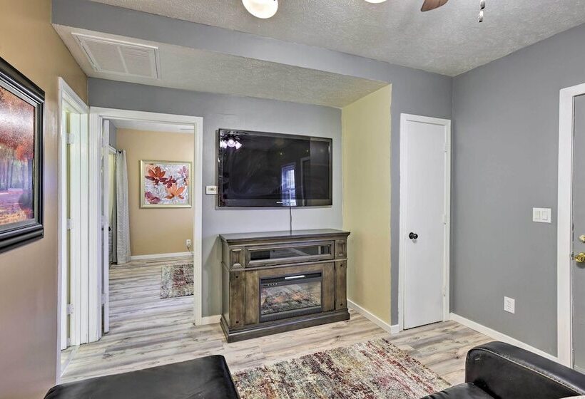 Council Bluffs Cottage: Proximity To Parks!