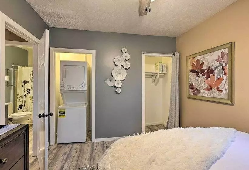 Council Bluffs Cottage: Proximity To Parks!