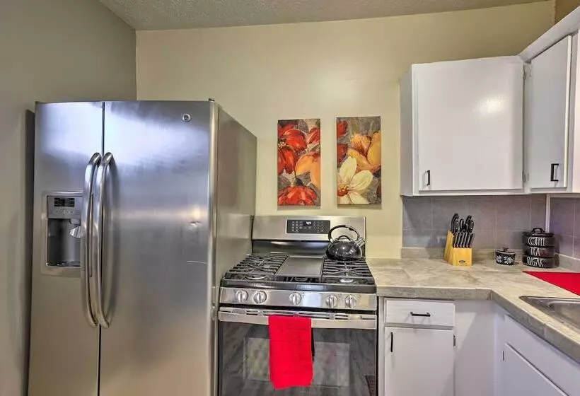 Council Bluffs Cottage: Proximity To Parks!