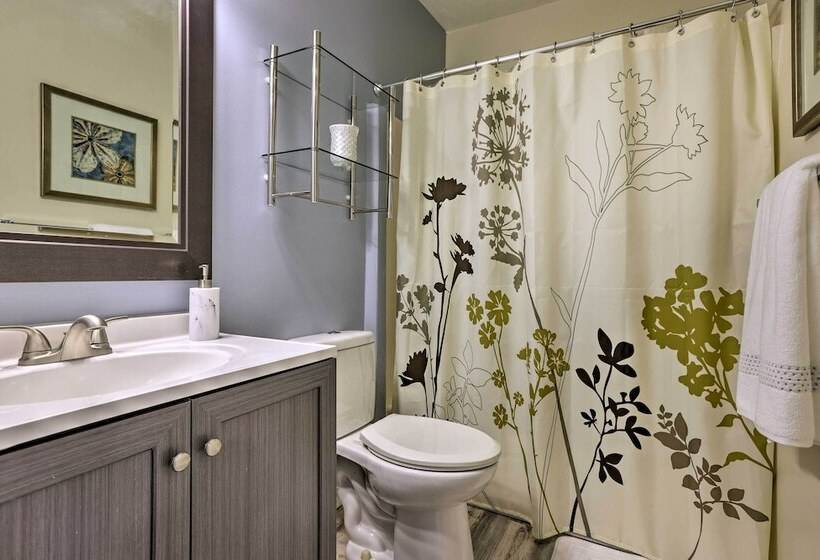 Council Bluffs Cottage: Proximity To Parks!