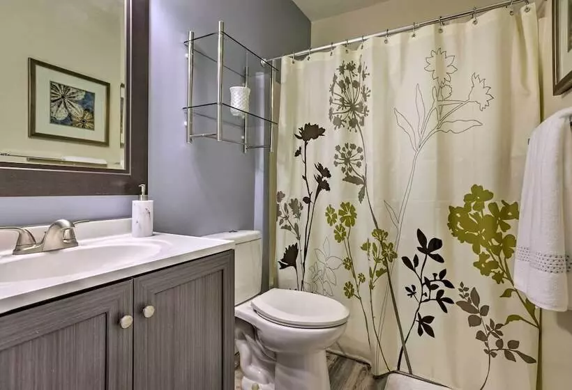 Council Bluffs Cottage: Proximity To Parks!