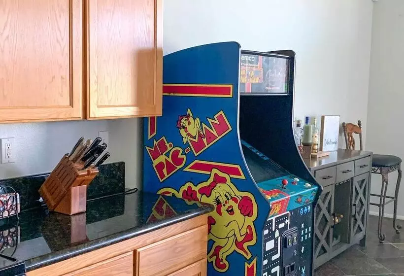 Country Club Home W/ Pool & Spa, 2 Mi To Coachella