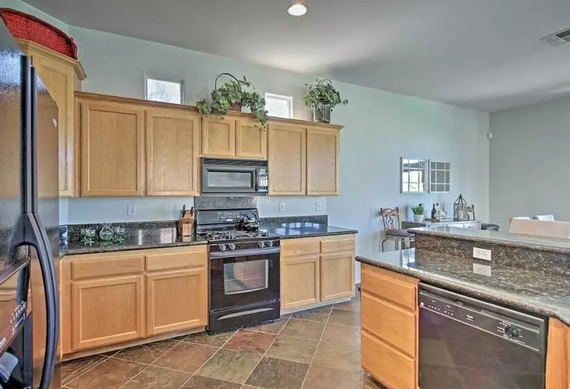 Country Club Home W/ Pool & Spa, 2 Mi To Coachella