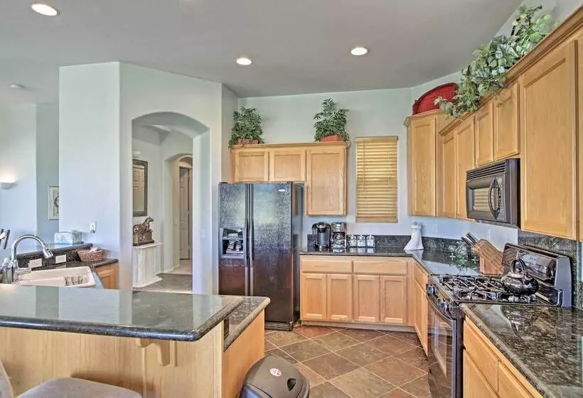 Country Club Home W/ Pool & Spa, 2 Mi To Coachella