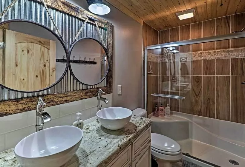 Cozy Cabin W/ Backyard Oasis: 11 Mi To Marina