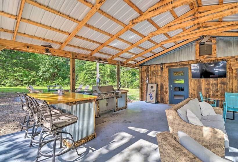 Cozy Cabin W/ Backyard Oasis: 11 Mi To Marina