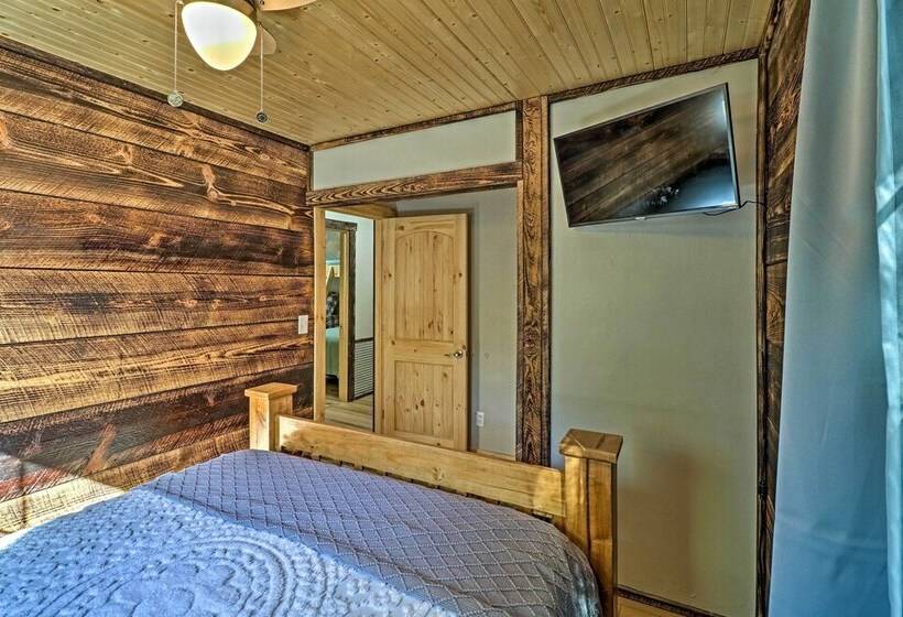 Cozy Cabin W/ Backyard Oasis: 11 Mi To Marina