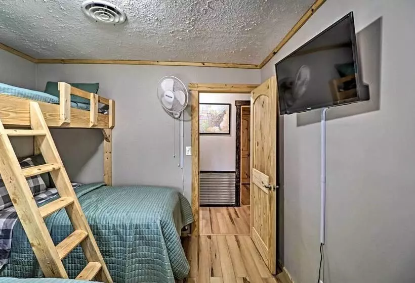 Cozy Cabin W/ Backyard Oasis: 11 Mi To Marina