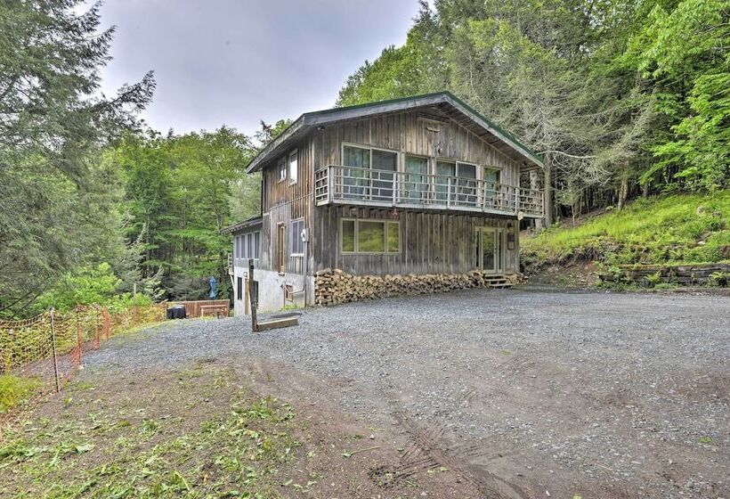 Cozy Couples Cabin: Hike, Dine, Fish, And More!