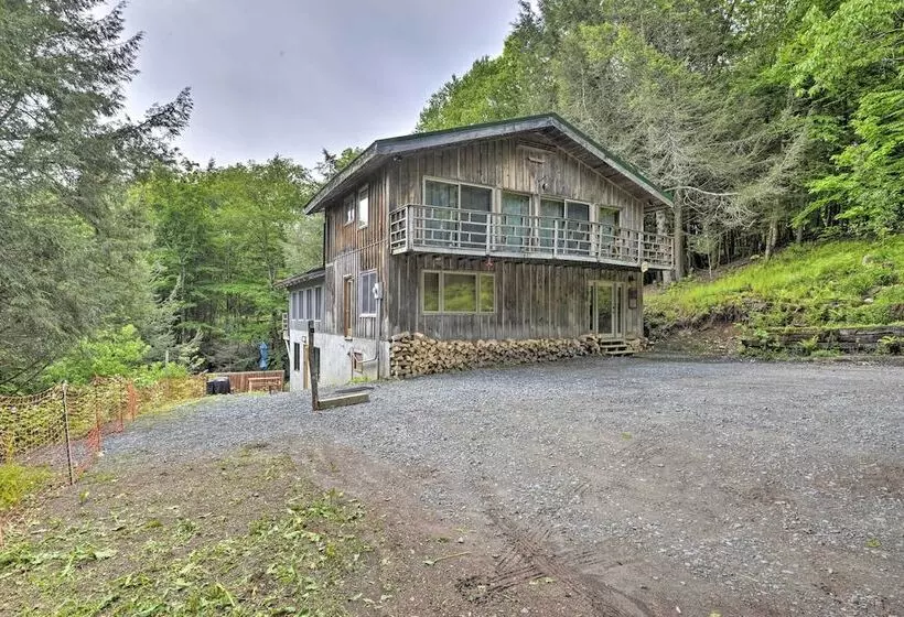 Cozy Couples Cabin: Hike, Dine, Fish, And More!