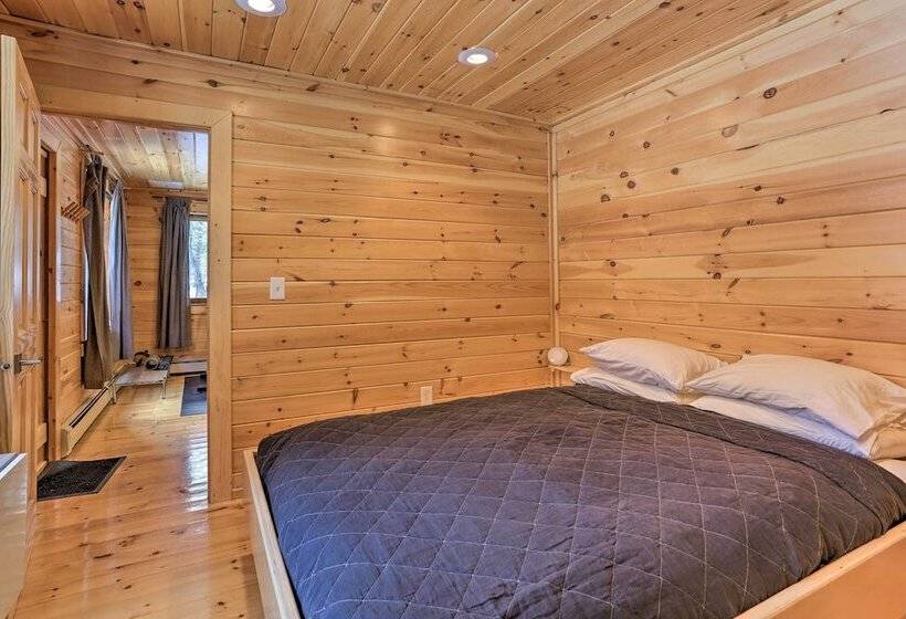 Cozy Couples Cabin: Hike, Dine, Fish, And More!