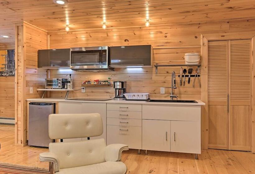 Cozy Couples Cabin: Hike, Dine, Fish, And More!