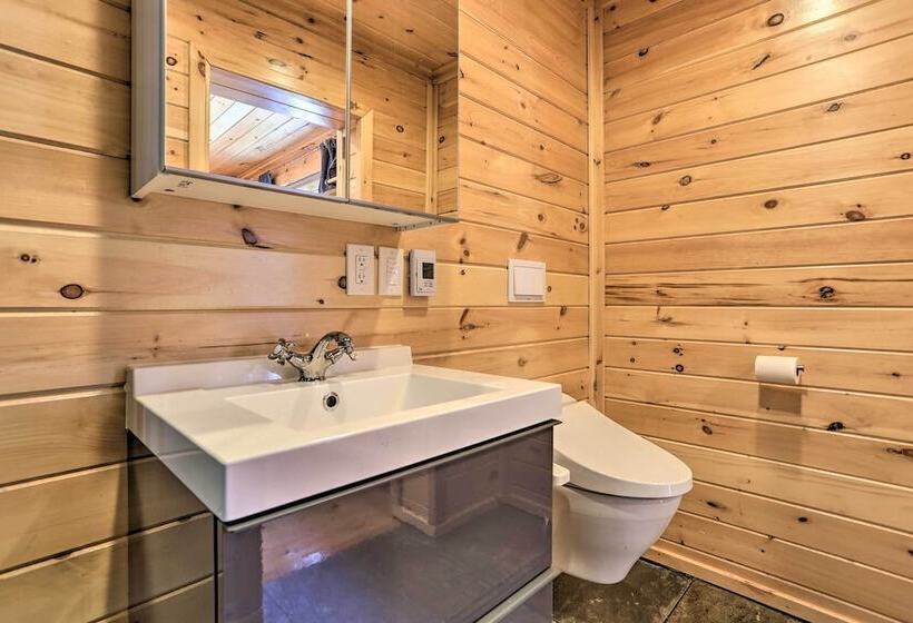 Cozy Couples Cabin: Hike, Dine, Fish, And More!