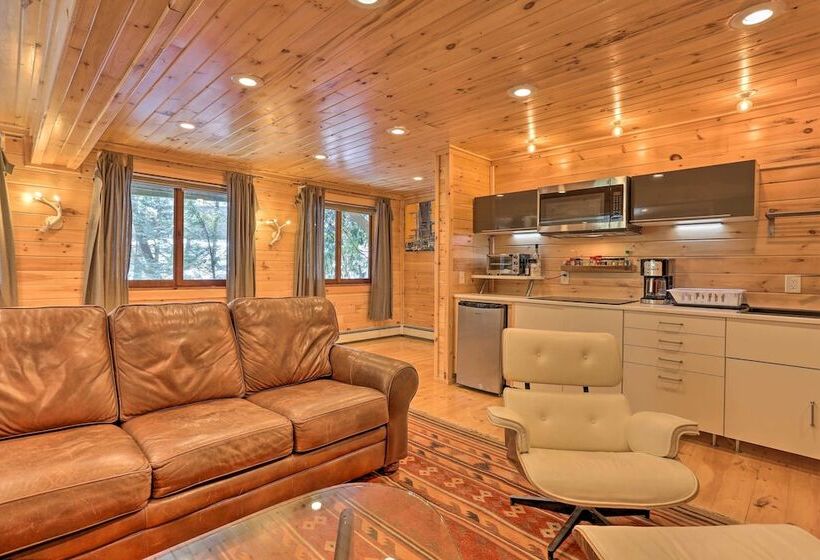 Cozy Couples Cabin: Hike, Dine, Fish, And More!