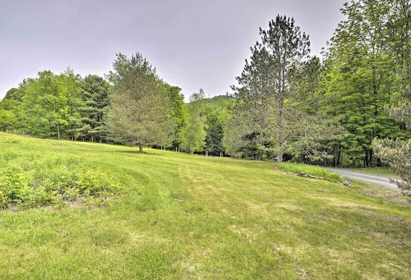 Cozy Couples Cabin: Hike, Dine, Fish, And More!