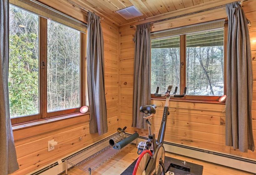 Cozy Couples Cabin: Hike, Dine, Fish, And More!