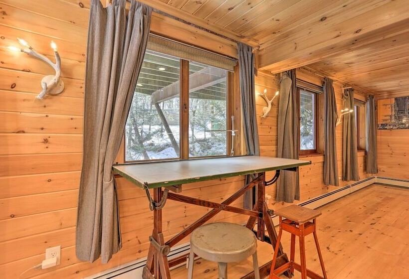 Cozy Couples Cabin: Hike, Dine, Fish, And More!