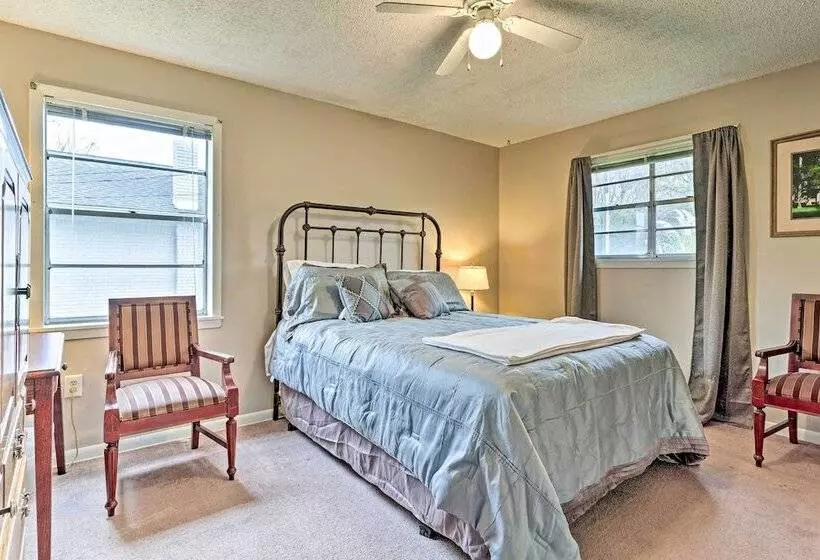 Cozy Home W/ Grill: Walkable Oxford Location