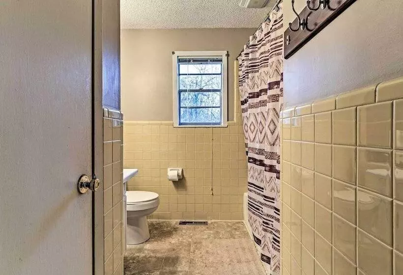 Cozy Home W/ Grill: Walkable Oxford Location