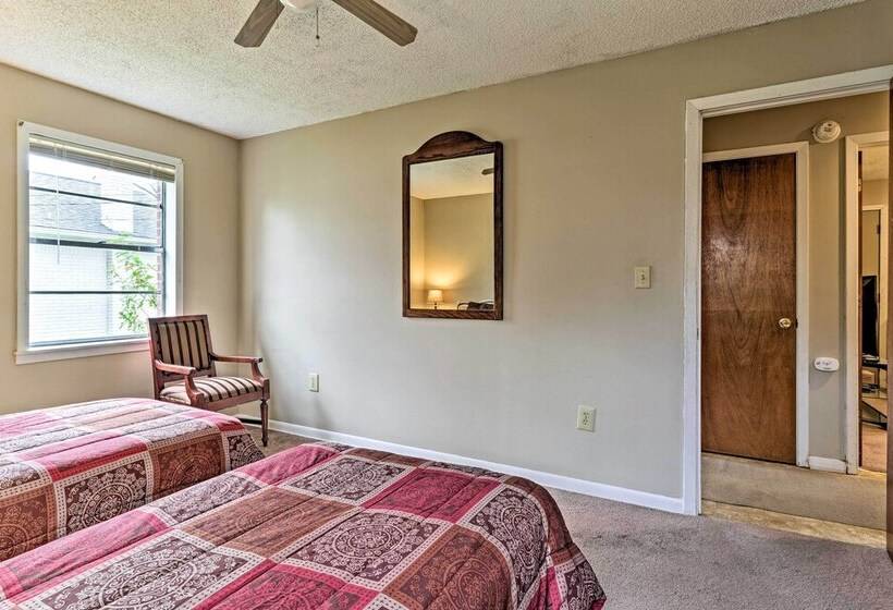 Cozy Home W/ Grill: Walkable Oxford Location