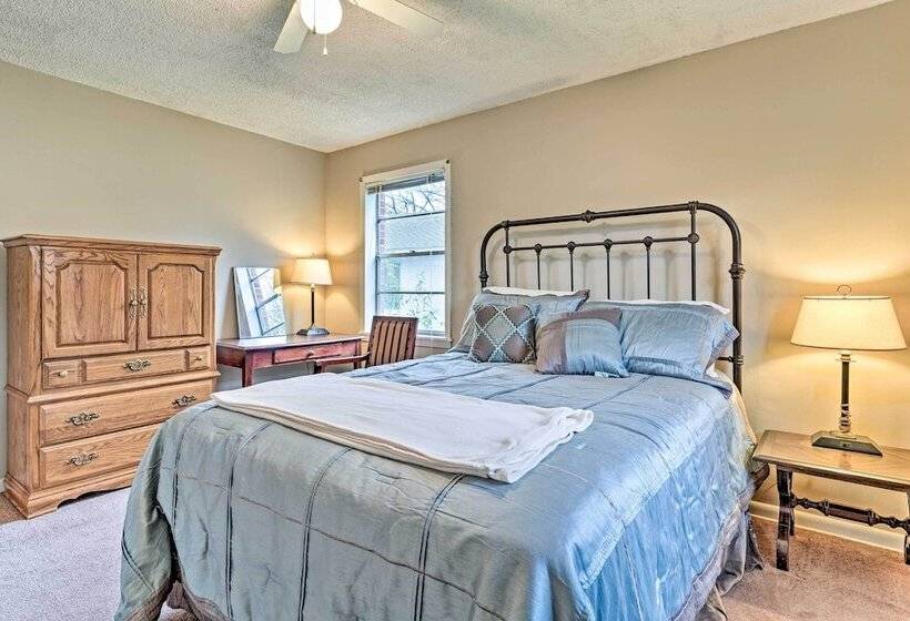 Cozy Home W/ Grill: Walkable Oxford Location