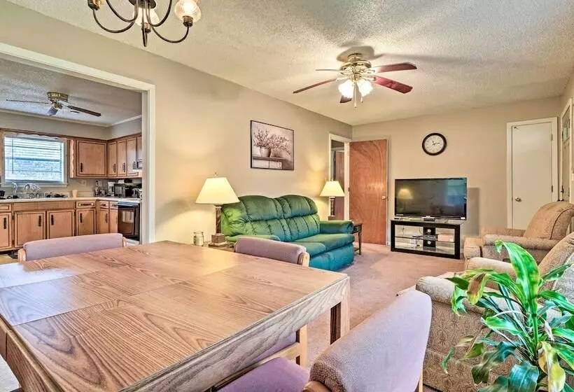 Cozy Home W/ Grill: Walkable Oxford Location
