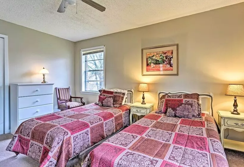 Cozy Home W/ Grill: Walkable Oxford Location