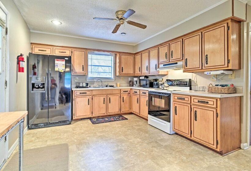 Cozy Home W/ Grill: Walkable Oxford Location