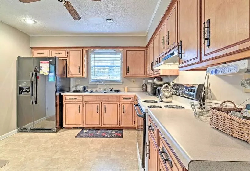 Cozy Home W/ Grill: Walkable Oxford Location