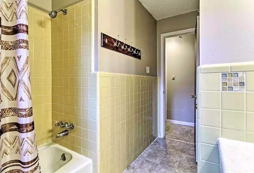 Cozy Home W/ Grill: Walkable Oxford Location