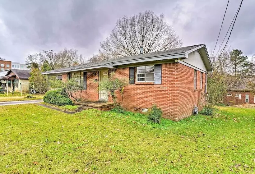 Cozy Home W/ Grill: Walkable Oxford Location