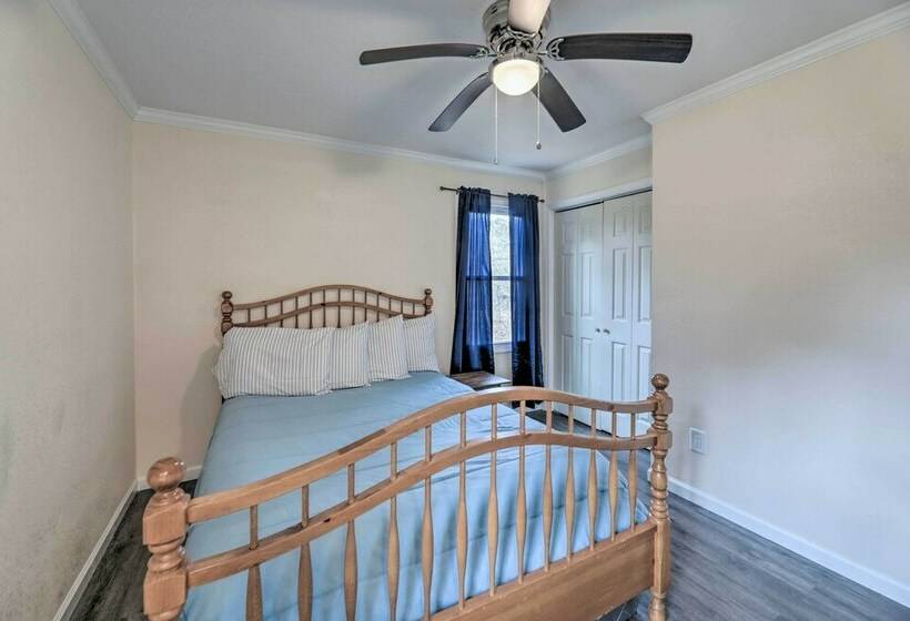 Dog Friendly House W/ Yard: Near Boat Launch!