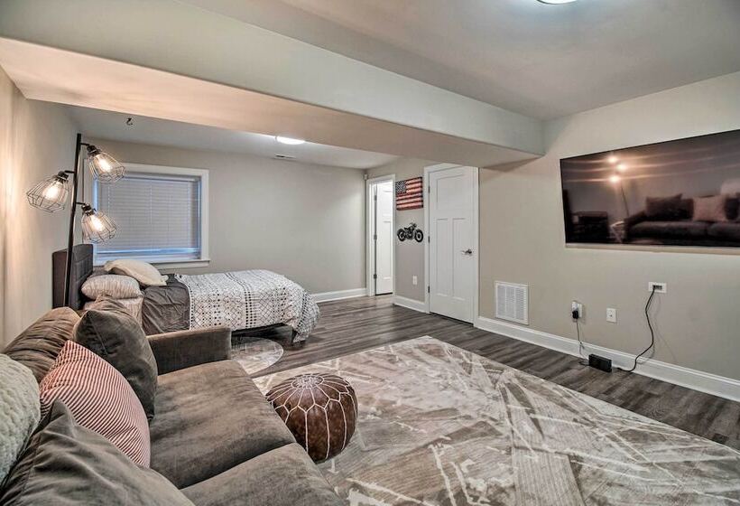 Downtown Fredericksburg Home W/ Large Patio!