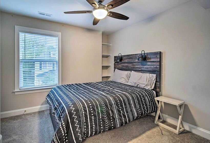 Downtown Fredericksburg Home W/ Large Patio!