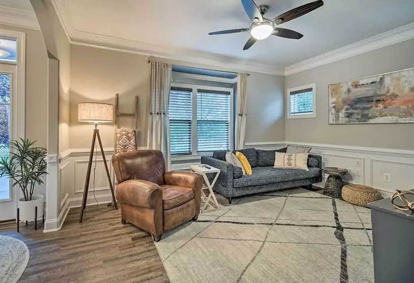 Downtown Fredericksburg Home W/ Large Patio!