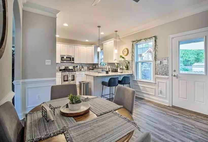 Downtown Fredericksburg Home W/ Large Patio!