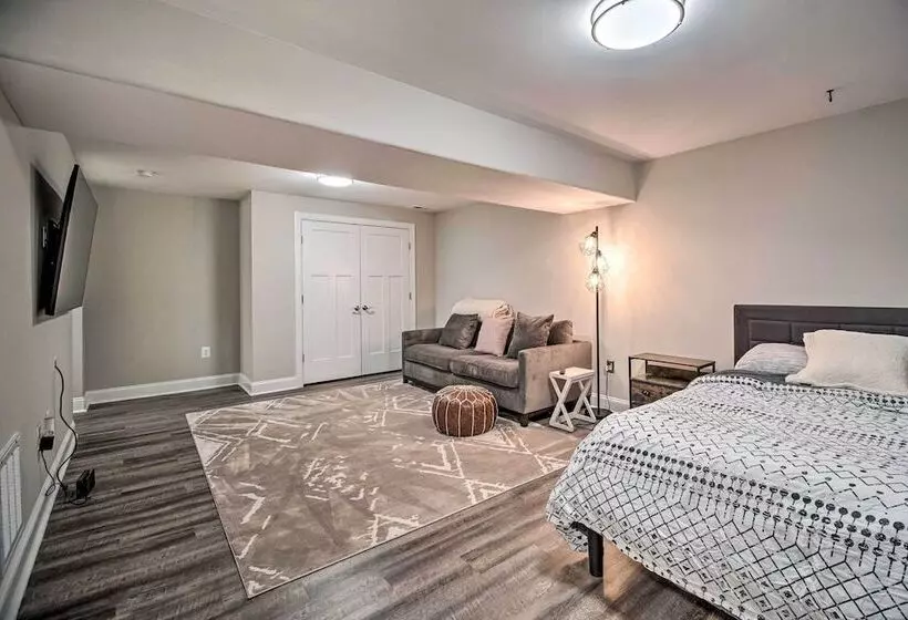 Downtown Fredericksburg Home W/ Large Patio!