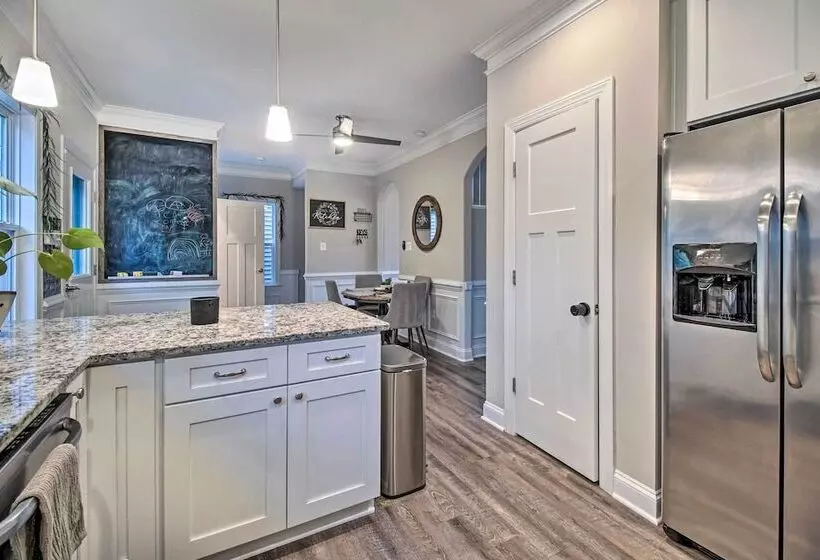 Downtown Fredericksburg Home W/ Large Patio!