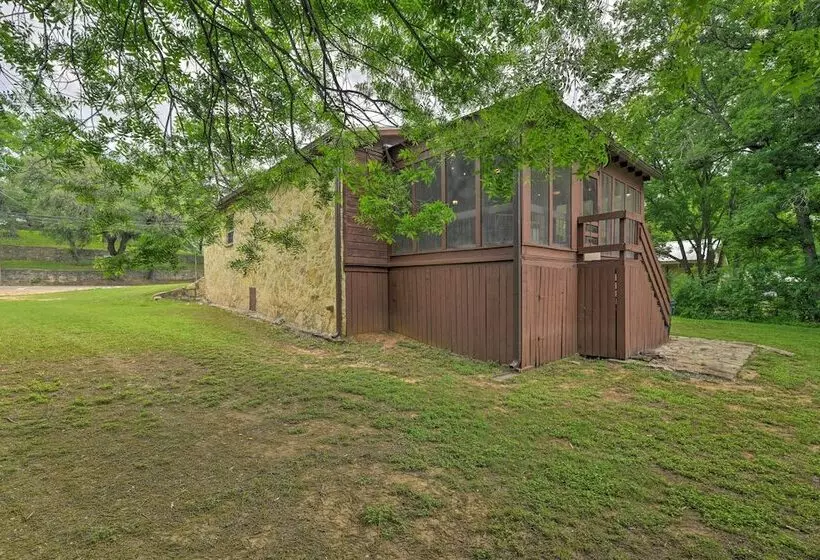 Pet Friendly Glen Rose Retreat W/ Screened Deck!