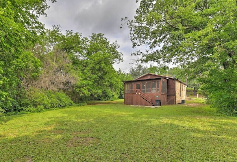 Pet Friendly Glen Rose Retreat W/ Screened Deck!