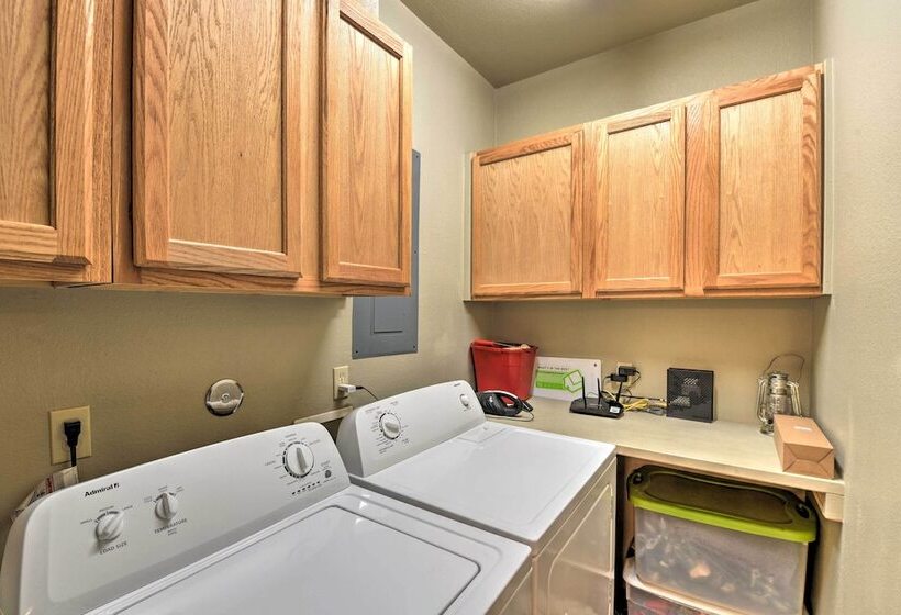 Pet Friendly Glen Rose Retreat W/ Screened Deck!