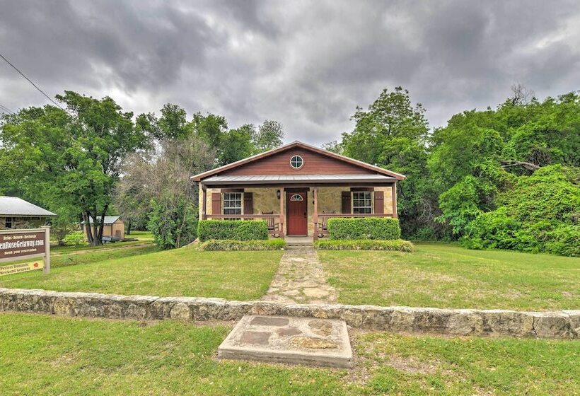 Pet Friendly Glen Rose Retreat W/ Screened Deck!