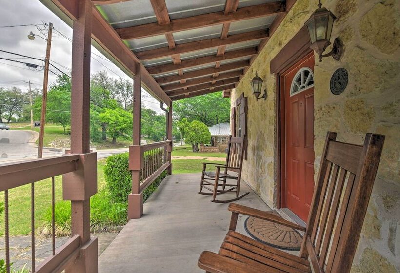 Pet Friendly Glen Rose Retreat W/ Screened Deck!
